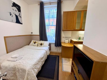 Flat 216 Fulham Palace Road, Fulham W6 9HH - Photo 2