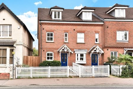 3 bedroom terraced house to rent - Photo 2