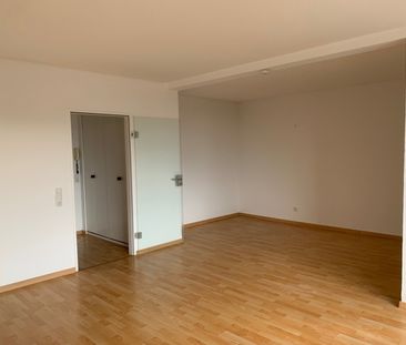 Frisch renovierte 1,5-Zimmer-Wohnung mit Sonnenbalkon, innenliegend... - Foto 2