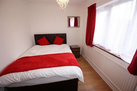 1 bedroom in a house share to rent - Photo 2