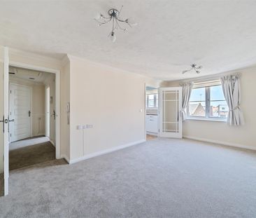 Ash Lodge, Walton-On-Thames - Photo 3