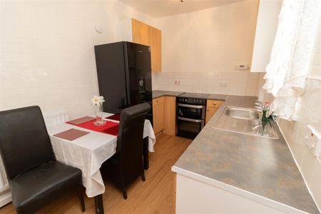 3 Bedroom House - End Terrace - Photo 3