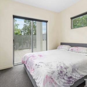 East Brisbane - Photo 2