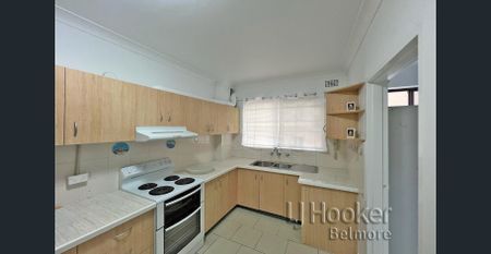 SPACIOUS RESIDENCE WITH OVERSIZED GARAGE - Photo 4