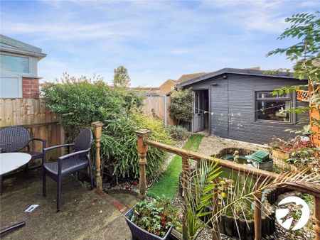 3 bedroom terraced house to rent - Photo 2