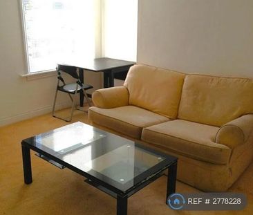 4 bedroom end of terrace house to rent - Photo 1