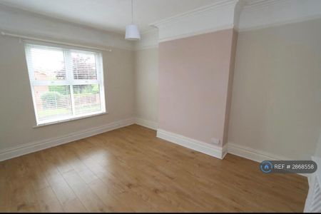 3 bedroom flat to rent - Photo 3