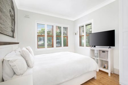 Fully Renovated Lifestyle Apartment Presenting As New - Pet Friendly - Photo 3