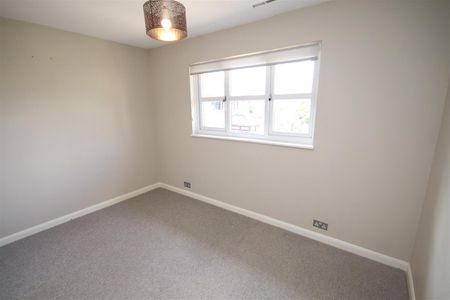 2 bedroom Terraced House to let - Photo 4