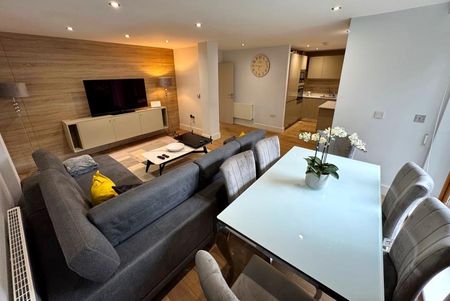 Pyrford Road, West Byfleet, Surrey, KT14 - Photo 2