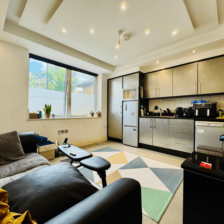 Studio to rent - Photo 1