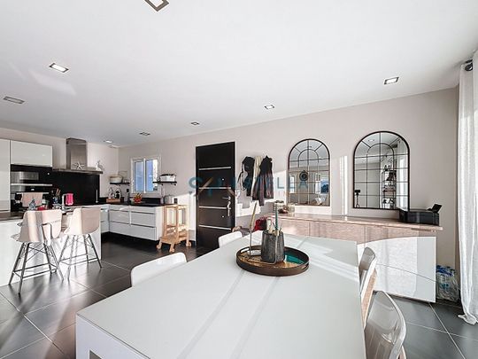 Villa de standing meublée avec dépendance et piscine, - Photo 1