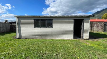 Charming 3-Bedroom Home for Rent in Kawerau - Photo 3