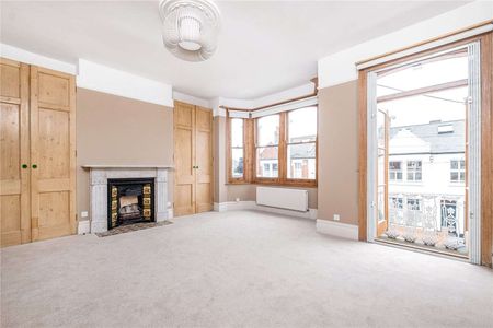 A delightful family home moments from Brandlehow school well situated for East Putney station as well and Wandsworth Park and the river beyond. - Photo 3