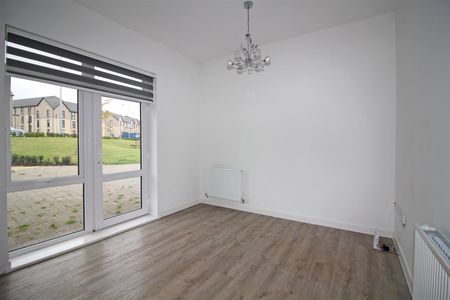 2 Bedroom Flat - Ground Floor - Photo 2