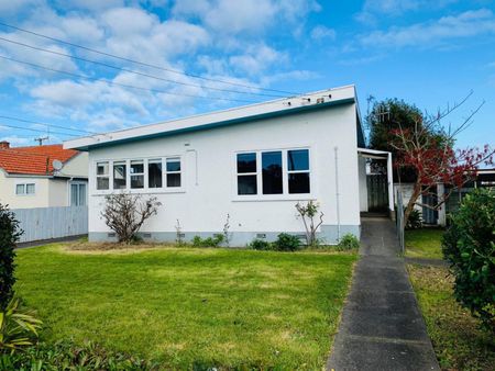 Two-bedroom cutie on Kawakawa - Photo 3