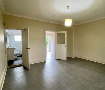 ENTER VIA REAR LANE OFF NELSON STREET SPACIOUS THROUGHOUT WITH LOTS... - Photo 3