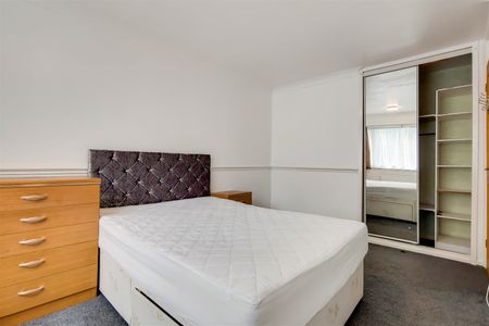 Terraced House To Let - Photo 4