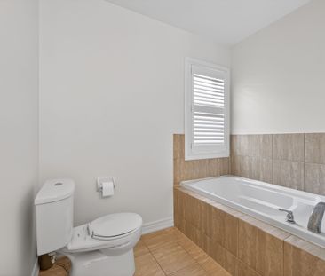 For Lease - 209 Cornell Park Avenue, Markham, Ontario - Photo 4