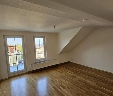 Lichtdurchflutete Dachwohnung mit Weitblick und großzügigem Balkon - Foto 1