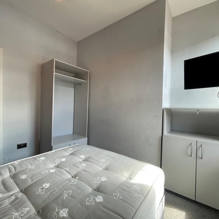 1 bedroom in a house share to rent - Photo 1