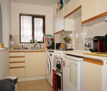 Oriental Road, Woking - Photo 5