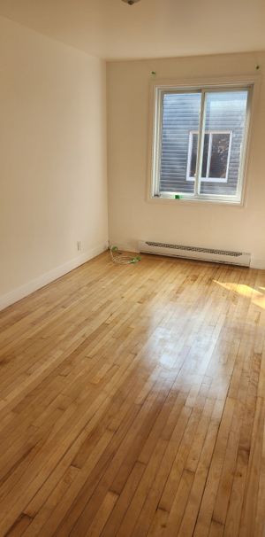 JOLI APPARTEMENT RÉNOVÉ NEUF A LOUER - Photo 1