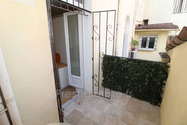 Centre-ville, Location appartement 1 pièce 27 m² - Photo 1