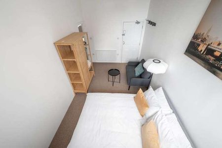 High Road, North Finchley, N12 - Photo 4