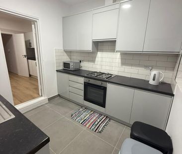 6 Bed Detached House, Steele Road, N17 - Photo 6