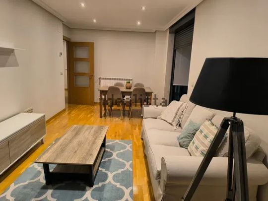 Alquiler de piso en Calle la Colegiata, 15 - Photo 1