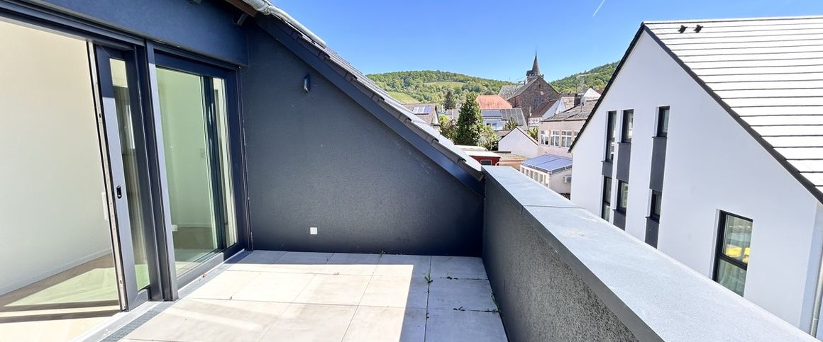 !Luxuriöses Penthouse mit Blick über die malerischen Weinberge. Über 4 m hohe Decken! - Photo 1