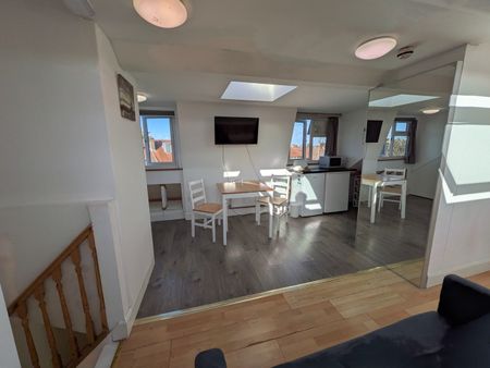 Studio Flat, Elmshaw Road, SW15 - Photo 3