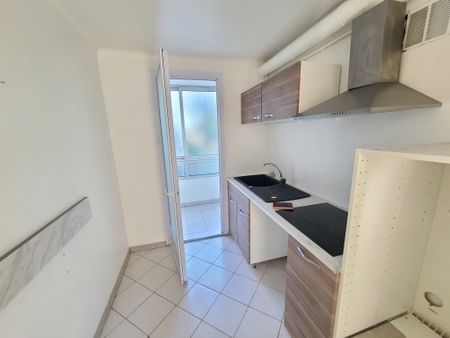 Location Appartement 4 pièces 69m² MARSEILLE 14ème - Photo 3