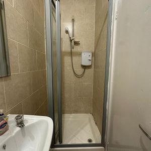 House share to rent - Photo 2