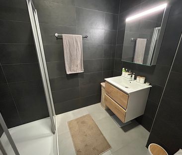 Appartement moderne de 2,5 avec grand balcon, idéal au quotidien - Foto 4