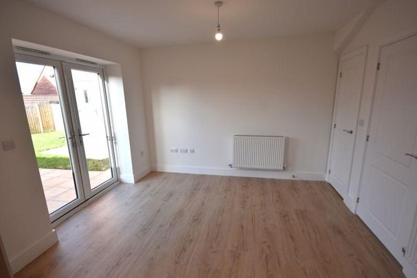 3 bedroom semi-detached house to rent - Photo 1