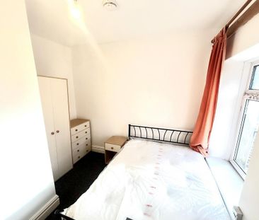 4 bedroom house of multiple occupation to rent - Photo 2