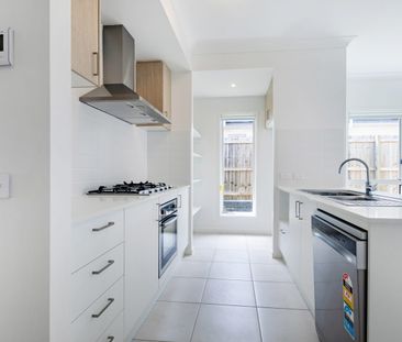 11 Freycinet St, Redland Bay, Qld 4165 - Photo 1