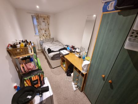 3 Bed Student Accommodation - Photo 5