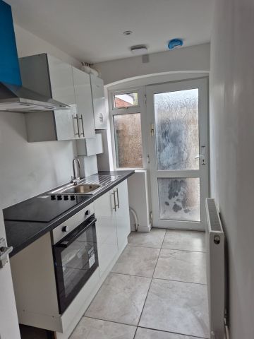 2 Bed Terraced House, Uplands, CV2 - Photo 3