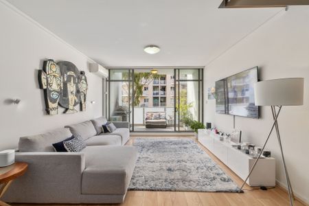 Split-Level Apartment in the Heart of Pacific Square - Photo 2