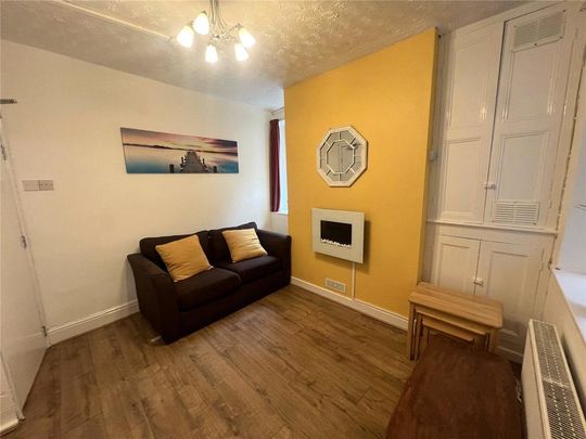 4 bedroom semi-detached house to rent - Photo 1