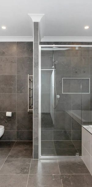 Five Bedroom Home - Photo 1