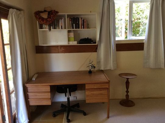 Private, clean, safe and warm studio unit> - Photo 1