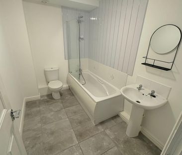 Refurbished 3 Bed Flat Share - Photo 3