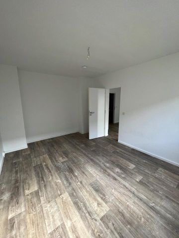 Einziehen & Wohlfühlen: schöne 2- Raumwohnung mit Balkon im EG - Photo 3