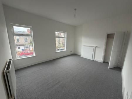3 bedroom Terraced House To Let - Photo 5