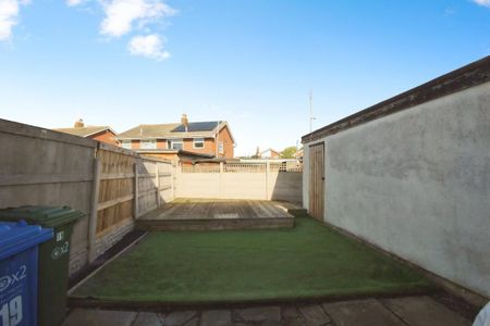 3 bedroom semi-detached house to rent - Photo 2