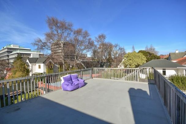 1 Min to University 4BR Dunedin Flat w/ Deck - Photo 1